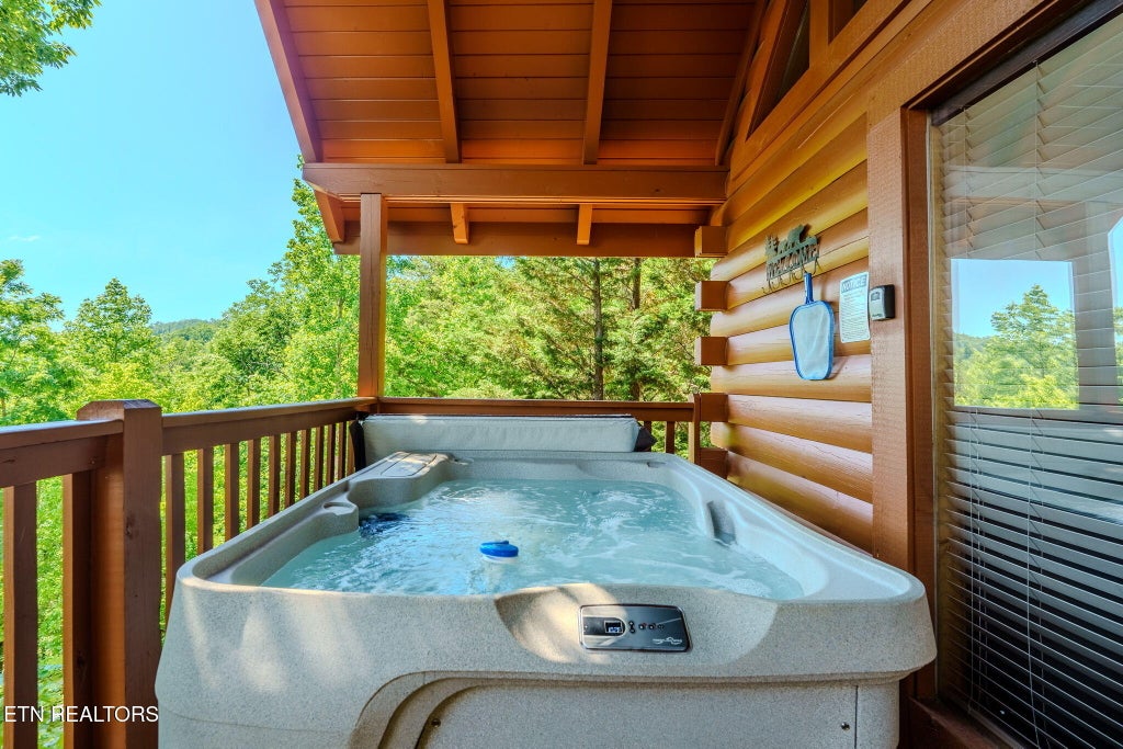 Photo of 914 High Mountain Way, Gatlinburg, TN 37738 (MLS # 1344392)