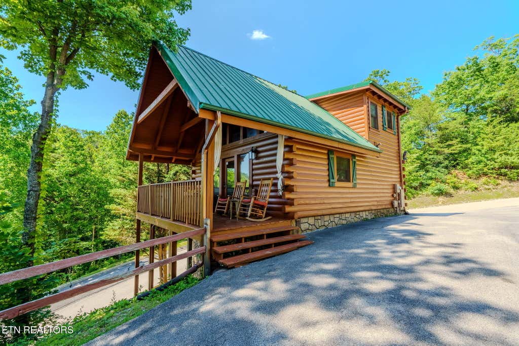 Photo of 914 High Mountain Way, Gatlinburg, TN 37738 (MLS # 1344392)