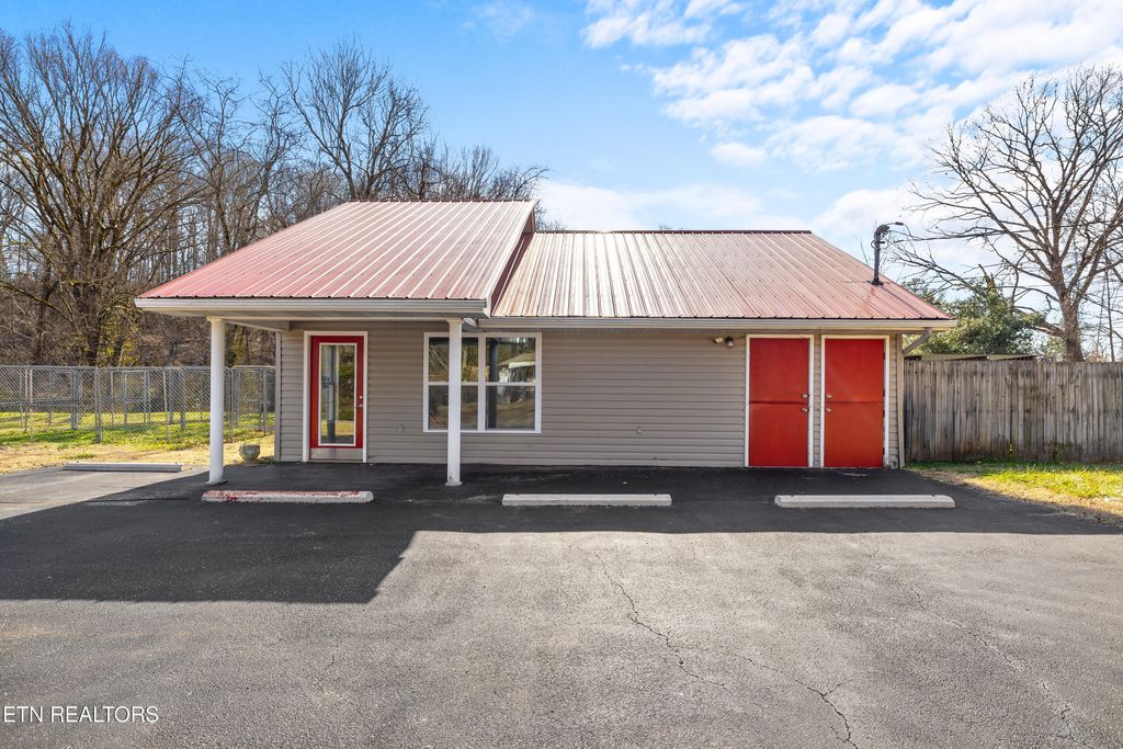 Photo of 2949 Samples Rd, Louisville, TN 37777 (MLS # 1312514)