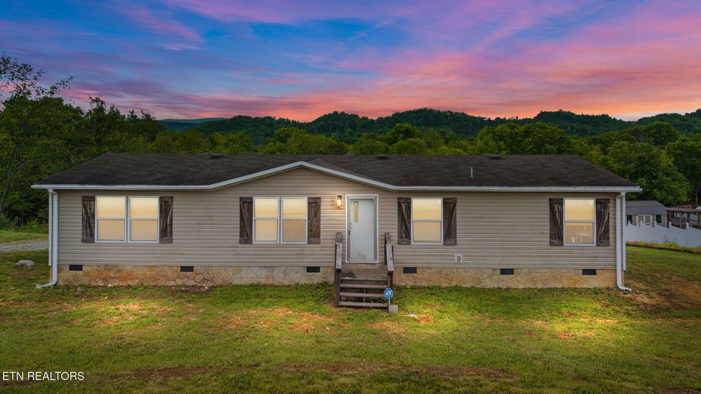 Photo of 604 Elaine Drive, Tazewell, TN 37879 (MLS # 1338959)