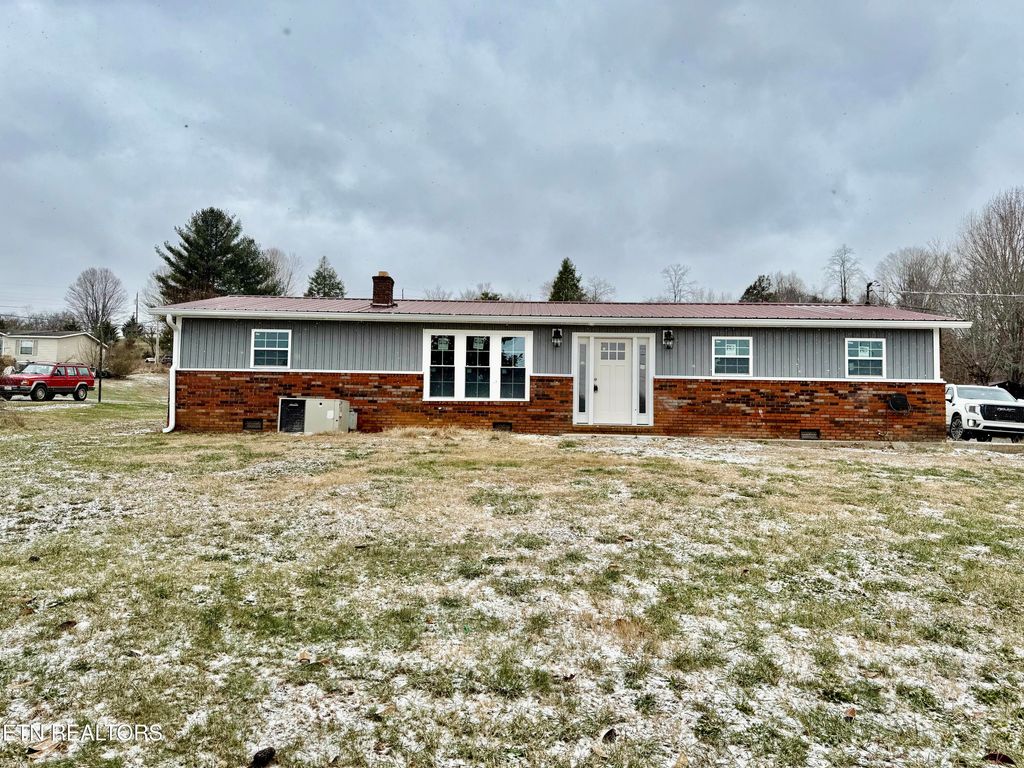 Photo of 225 WHITAKER St, Tazewell, TN 37879 (MLS # 1286445)