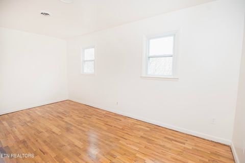 Tiny photo for 504 Wharf St, Loudon, TN 37774 (MLS # 1333727)