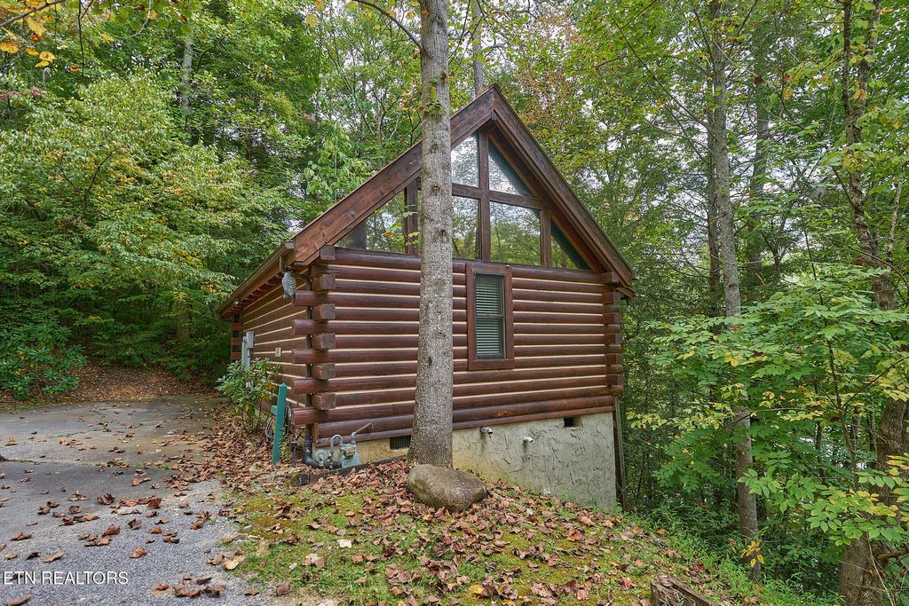 Photo of 523 Hoot Owl Way, Gatlinburg, TN 37738 (MLS # 1315928)
