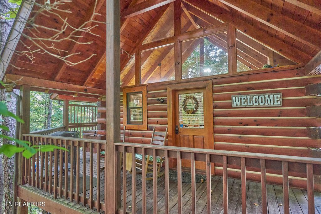 Photo of 523 Hoot Owl Way, Gatlinburg, TN 37738 (MLS # 1315928)