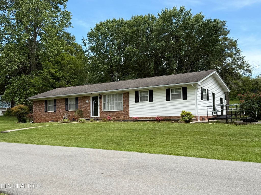 Photo of 1504 Larry Rd, Maryville, TN 37803 (MLS # 1340008)