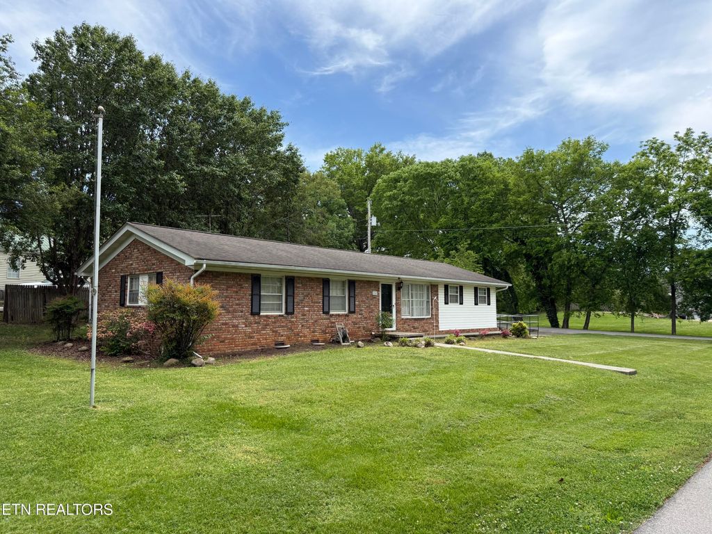 Photo of 1504 Larry Rd, Maryville, TN 37803 (MLS # 1340008)