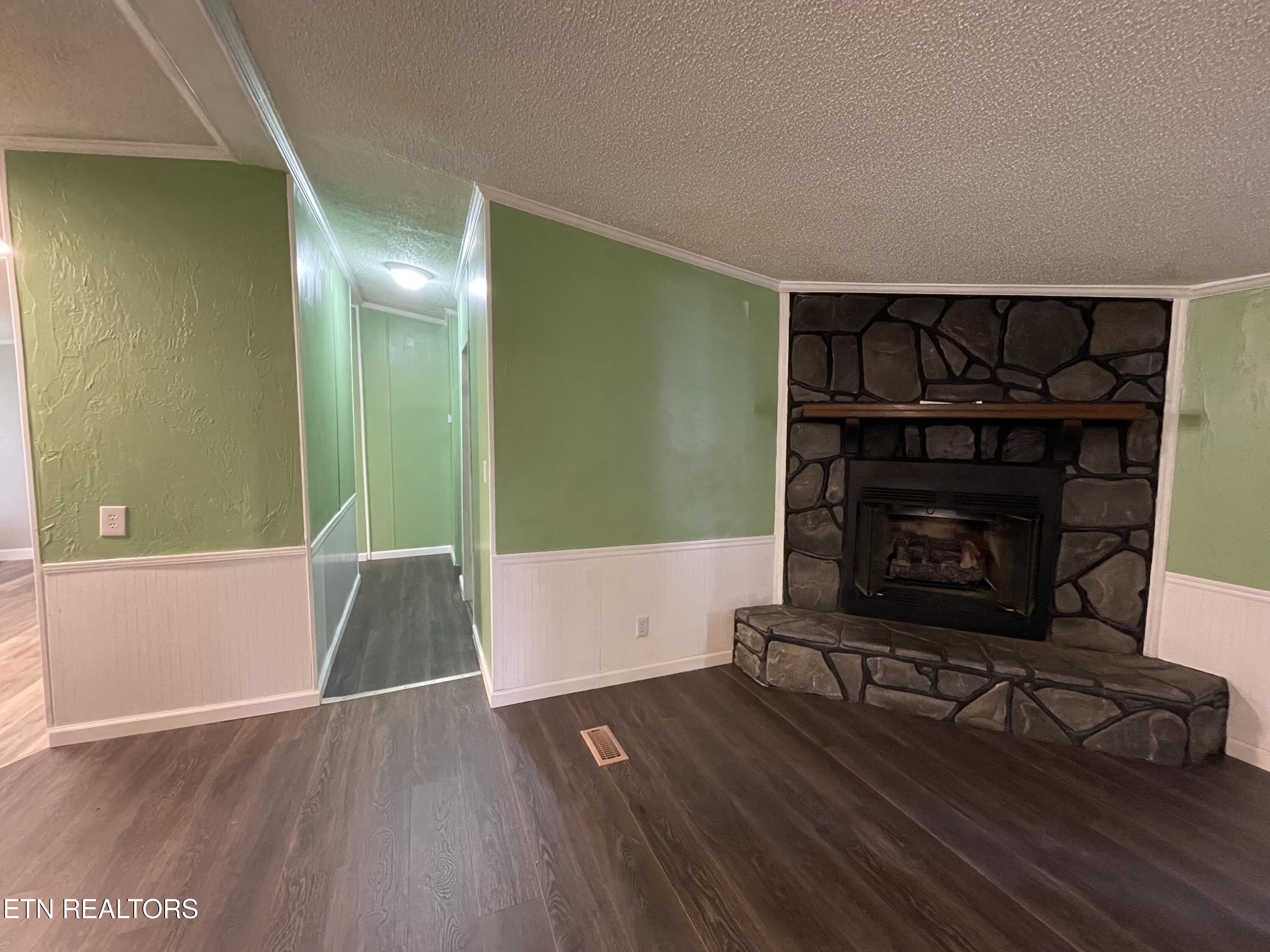 402 Long St