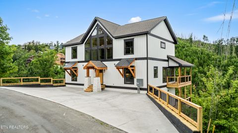 745 Pinecrest Drive Gatlinburg TN 37738