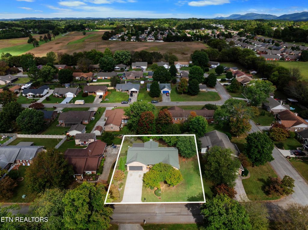 Photo of 1420 Hartford Ave, Maryville, TN 37803 (MLS # 1318176)