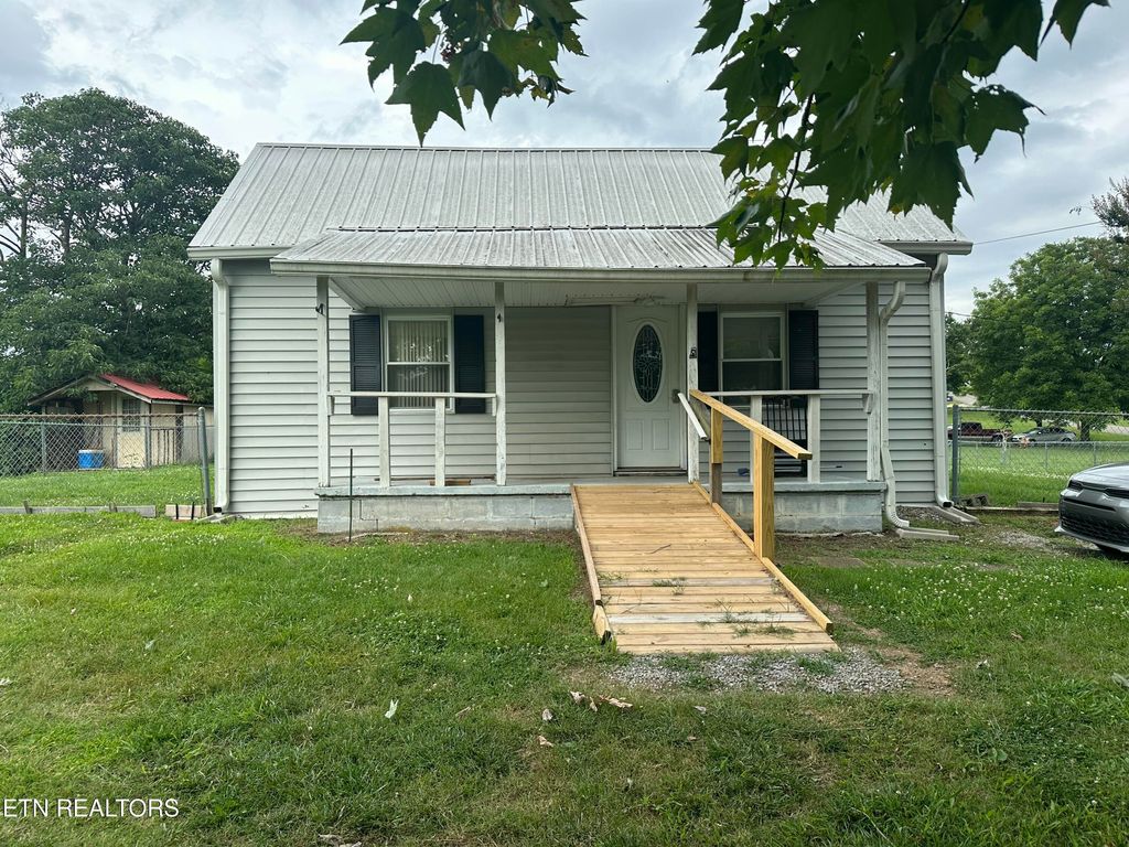 Photo of 18015 Steekee Rd, Loudon, TN 37774 (MLS # 1345628)