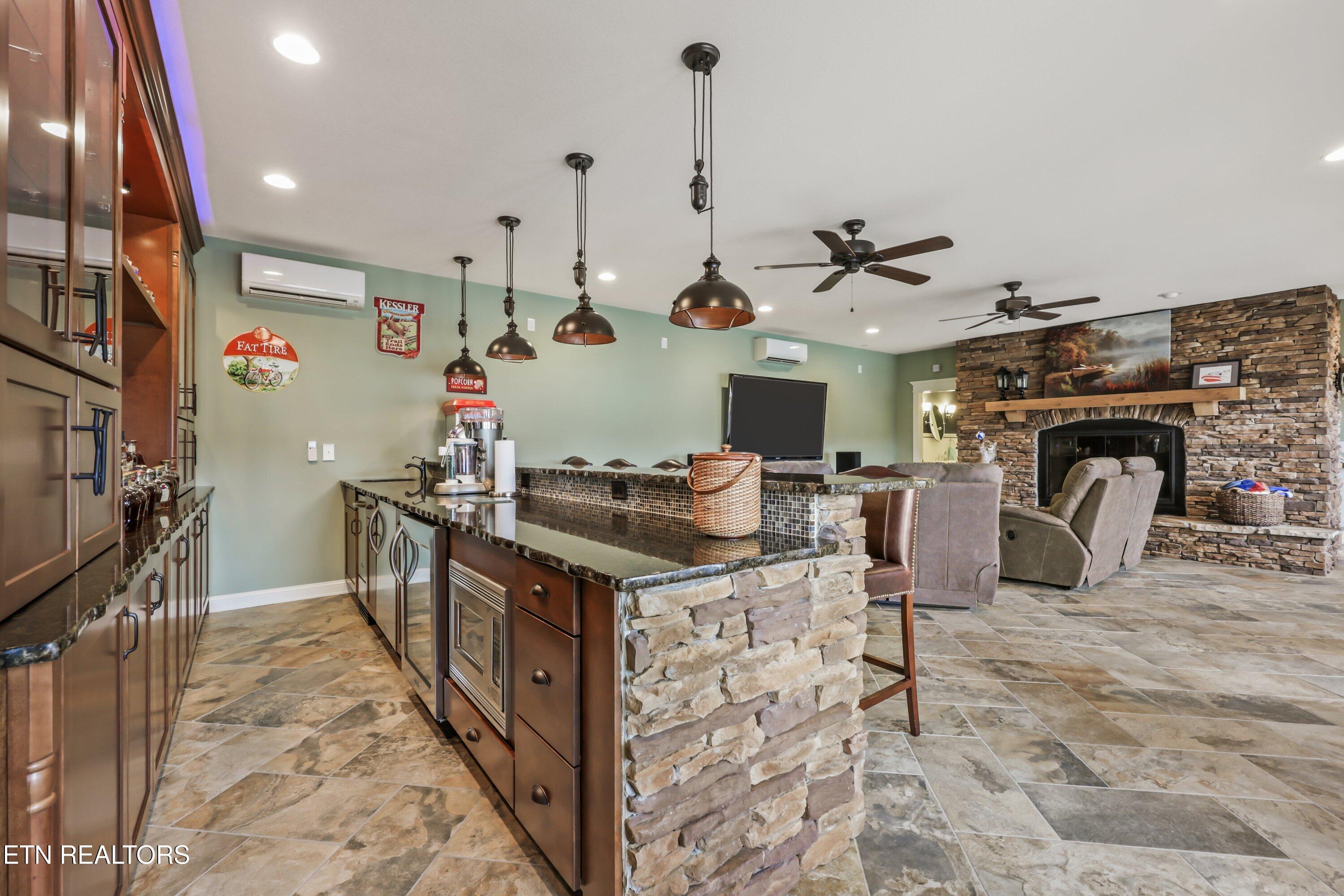 Sharps Chapel, Tennessee, 37866, United States, 3 Bedrooms Bedrooms, ,6 BathroomsBathrooms,Residential,Active,2025174