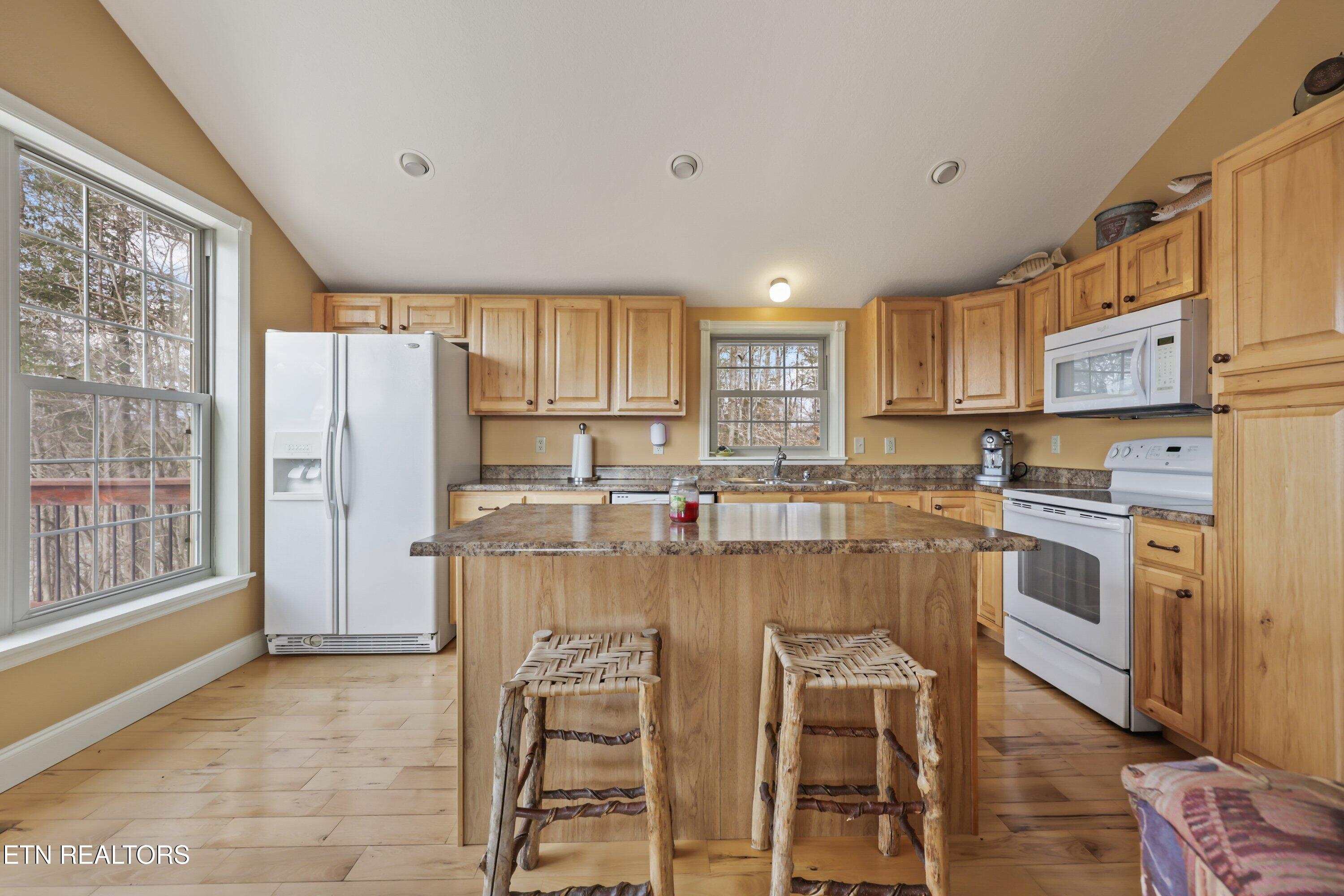 Sharps Chapel, Tennessee, 37866, United States, 3 Bedrooms Bedrooms, ,6 BathroomsBathrooms,Residential,Active,2025174