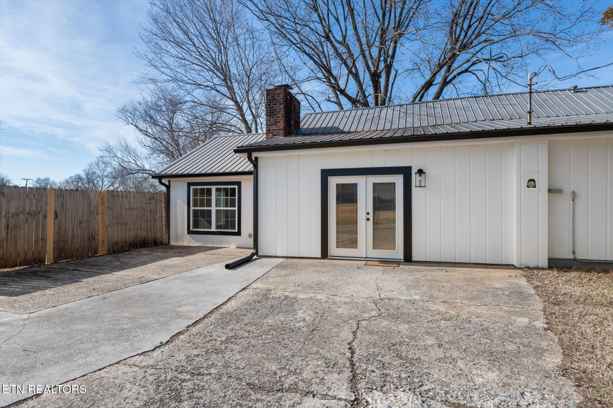 22 Pin St