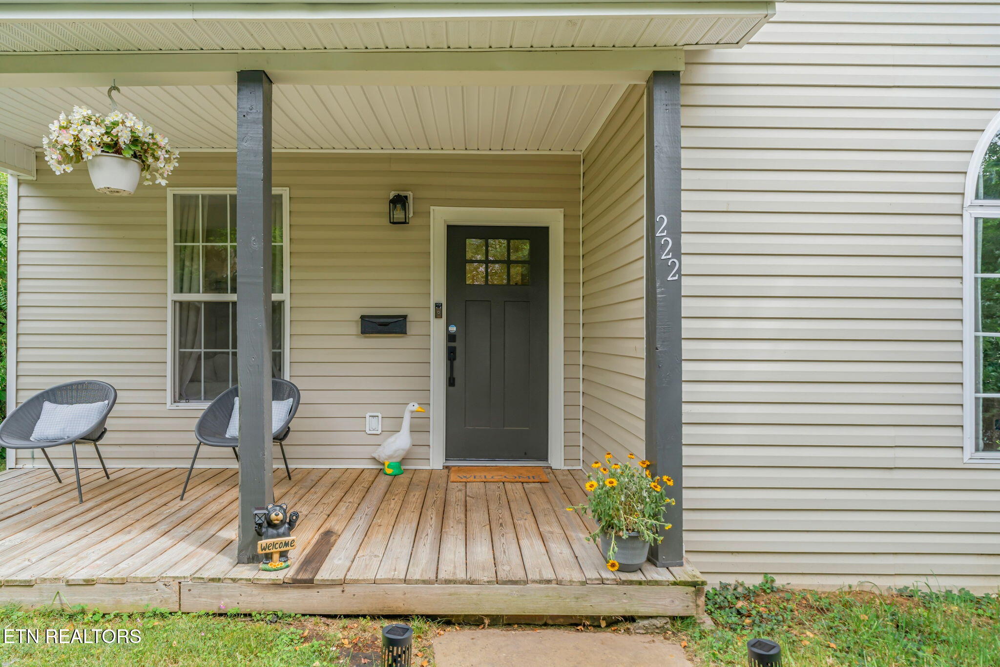 222 E Oldham Ave