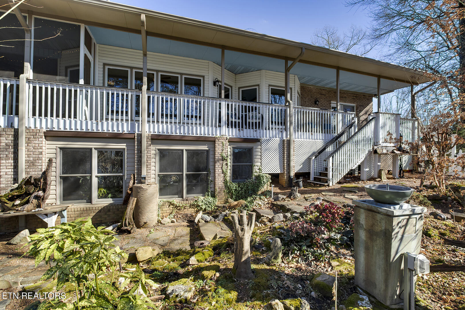 Loudon, Tennessee 37774, United States, 5 Bedrooms Bedrooms, ,4 BathroomsBathrooms,Residential,Active,84891