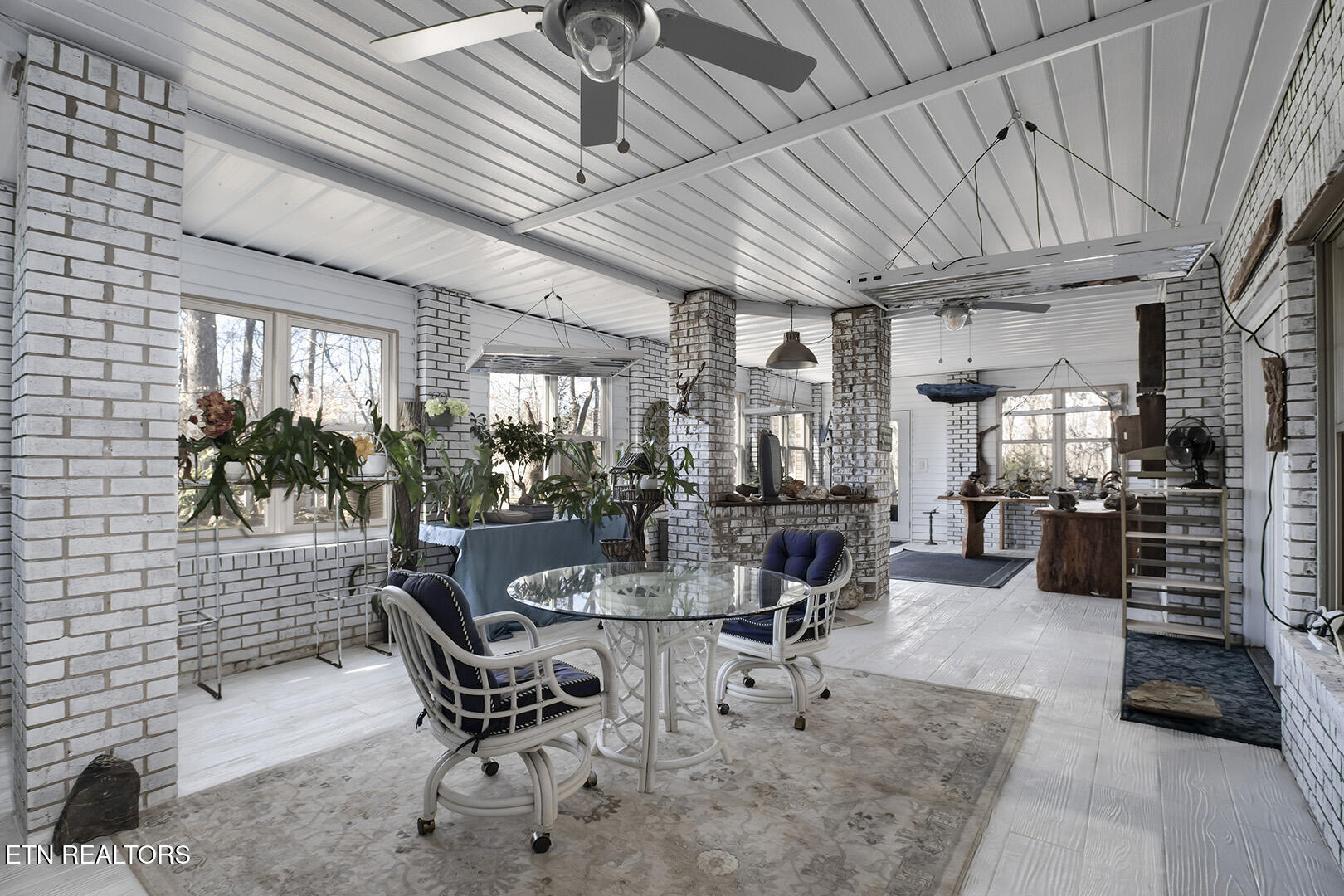 Loudon, Tennessee 37774, United States, 5 Bedrooms Bedrooms, ,4 BathroomsBathrooms,Residential,Active,84891