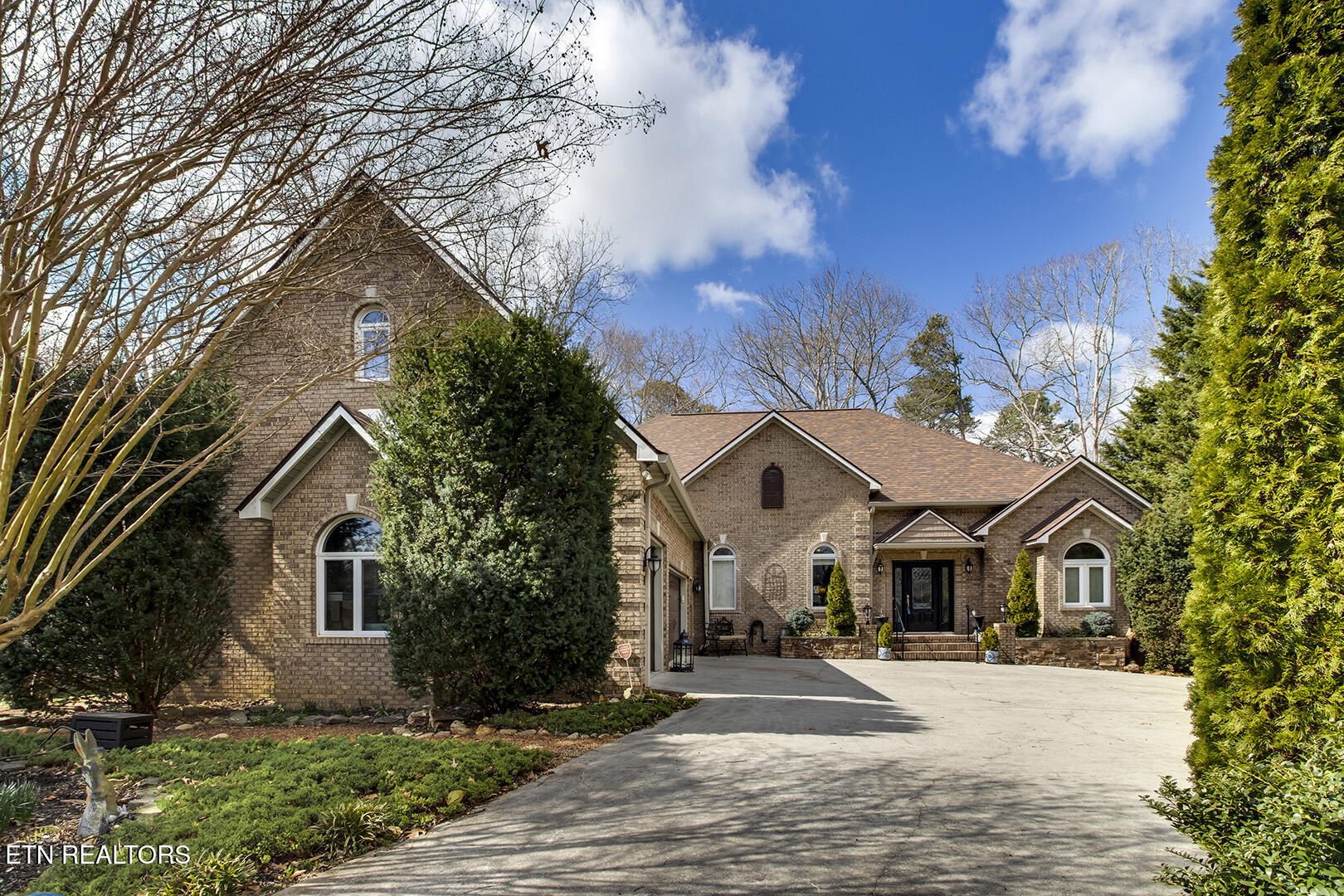 Loudon, Tennessee 37774, United States, 5 Bedrooms Bedrooms, ,4 BathroomsBathrooms,Residential,Active,84891