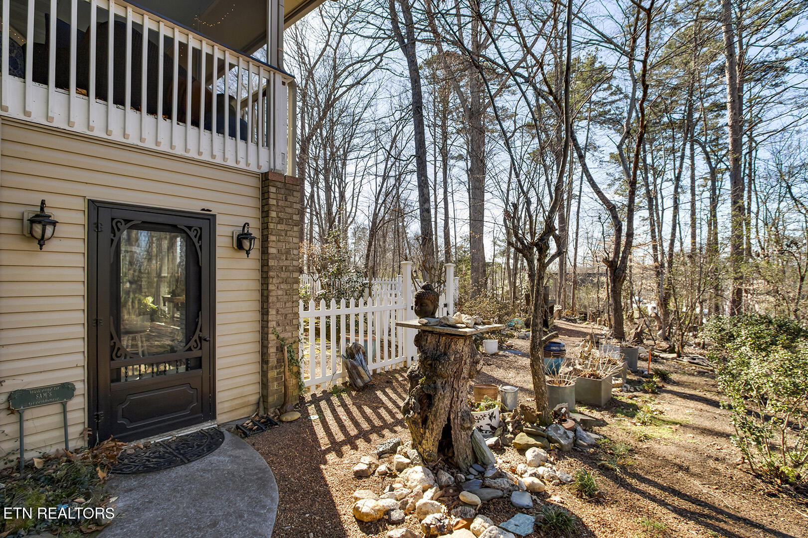 Loudon, Tennessee 37774, United States, 5 Bedrooms Bedrooms, ,4 BathroomsBathrooms,Residential,Active,84891