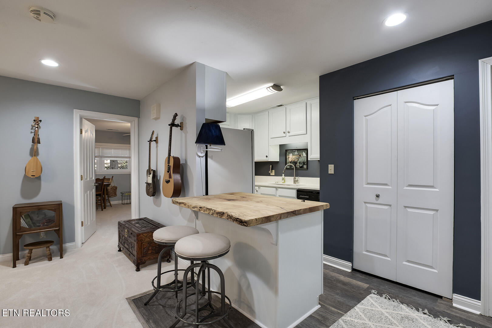 Loudon, Tennessee 37774, United States, 5 Bedrooms Bedrooms, ,4 BathroomsBathrooms,Residential,Active,84891