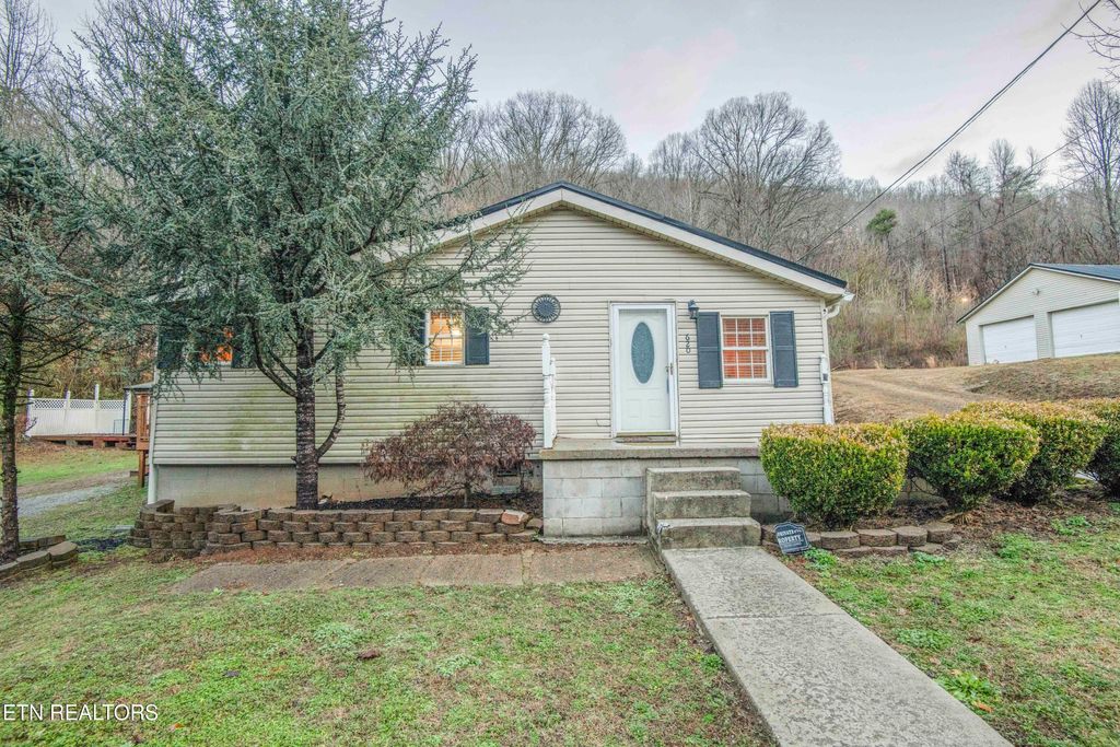 Photo of 620 E E Spring St St, Oliver Springs, TN 37840 (MLS # 1289407)