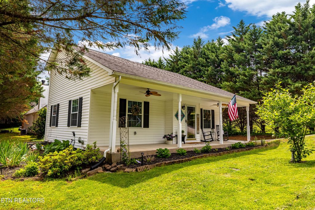 Photo of 413 Sandy Springs Rd, Maryville, TN 37803 (MLS # 1340679)