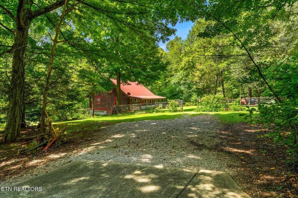 Photo of 716 Pine Hollow Rd, Jacksboro, TN 37757 (MLS # 1314026)