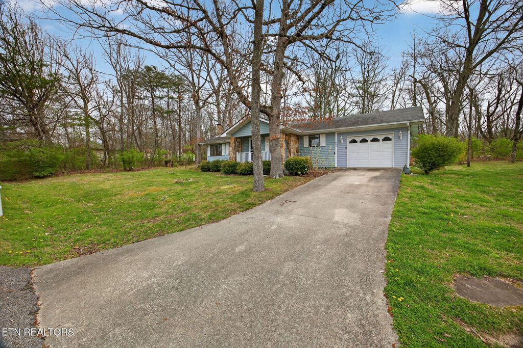 Photo of 140 Lakeshire Drive, Crossville, TN 38558 (MLS # 1335052)
