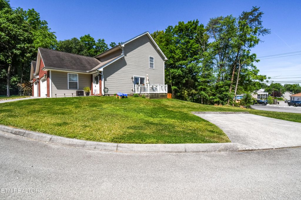 Photo of 213 Tekoa Way, Maryville, TN 37804 (MLS # 1341012)