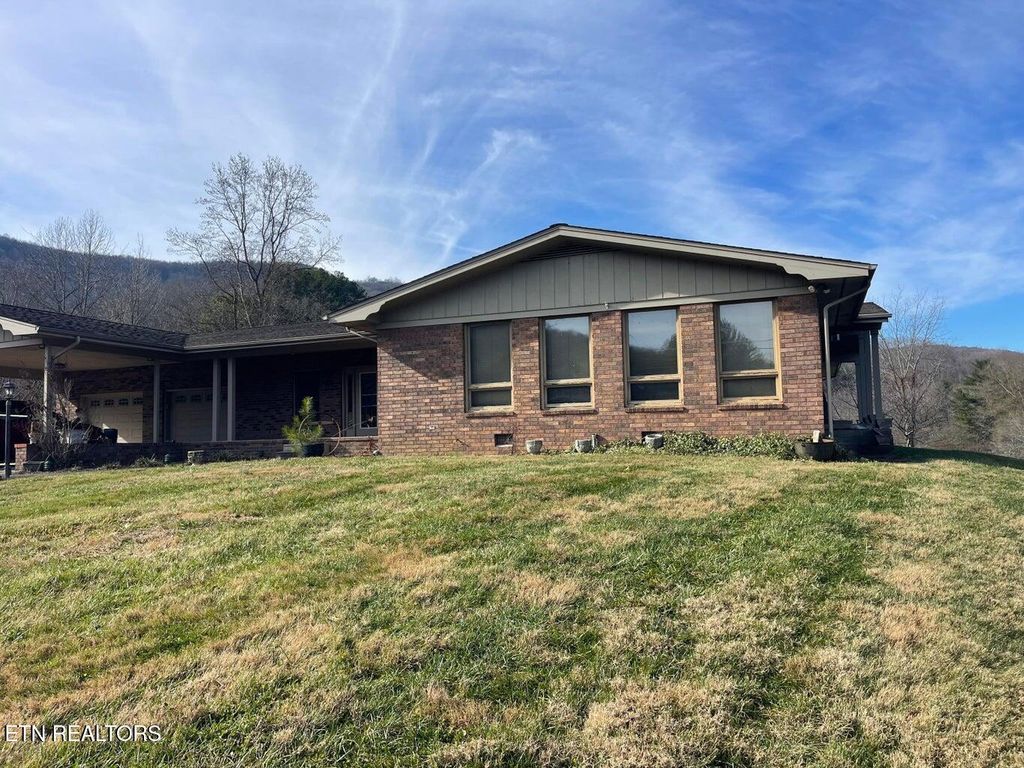 Photo of 409 Fairview Rd, Middlesboro, KY 40965 (MLS # 1324858)