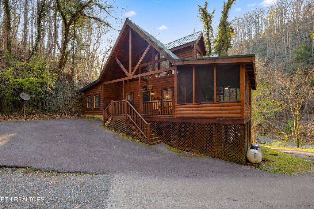 Photo of 401 King Branch Rd, Sevierville, TN 37876 (MLS # 1339648)