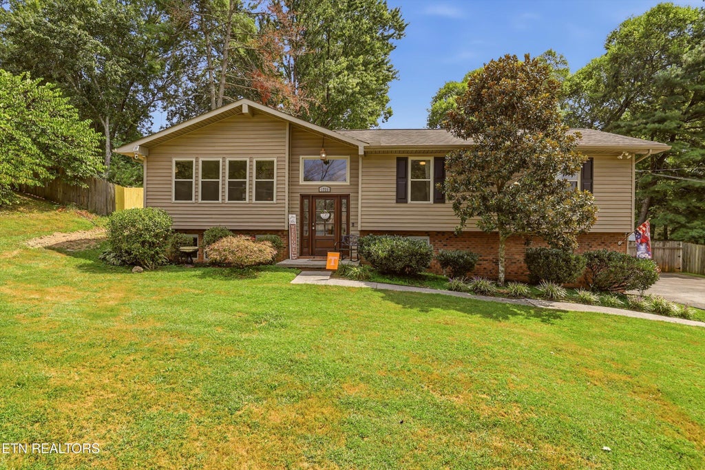 Photo of 1725 Grenada Blvd, Knoxville, TN 37922 (MLS # 1355007)