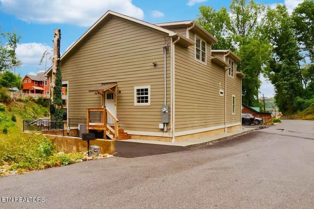 Photo of 260 Circle Drive, Gatlinburg, TN 37738 (MLS # 1333533)