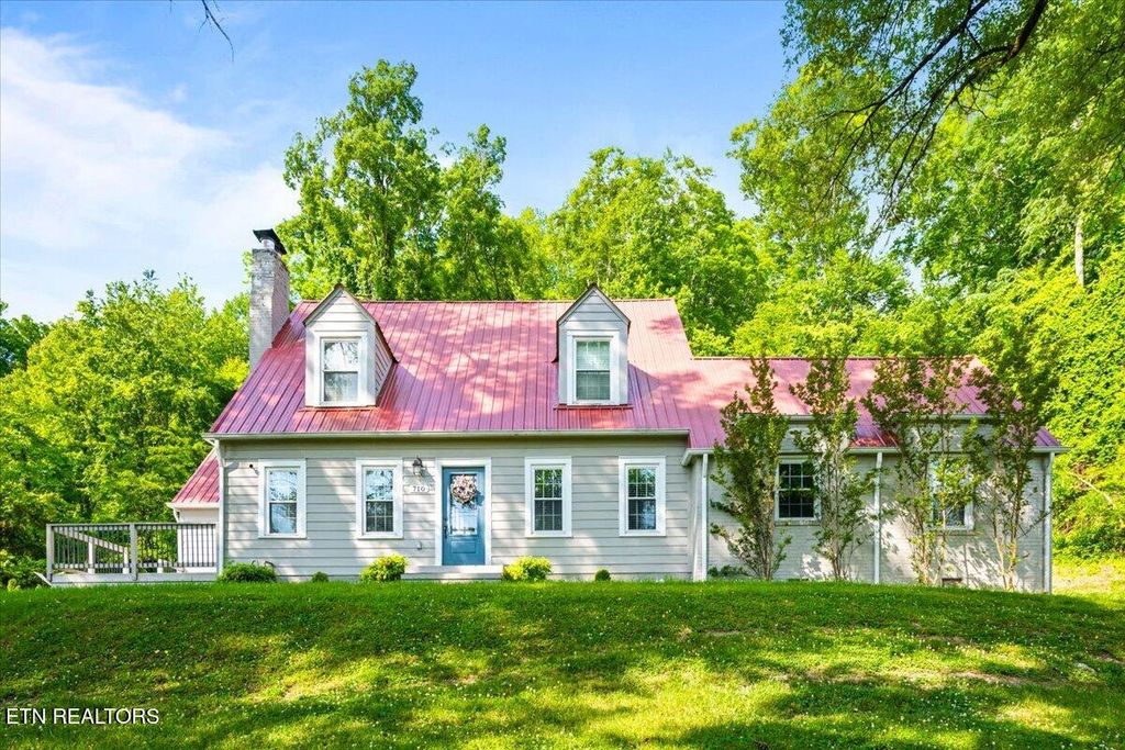 Photo of 710 S Tennessee Ave, LaFollette, TN 37766 (MLS # 1340982)