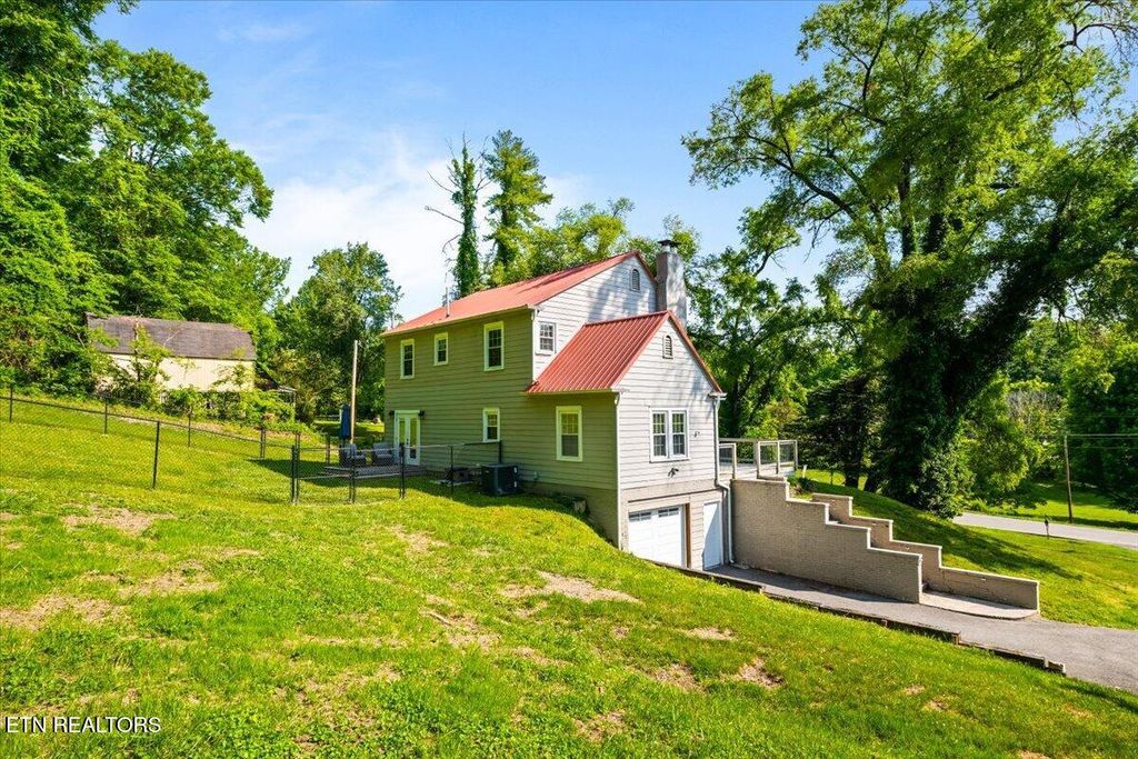Photo of 710 S Tennessee Ave, LaFollette, TN 37766 (MLS # 1340982)