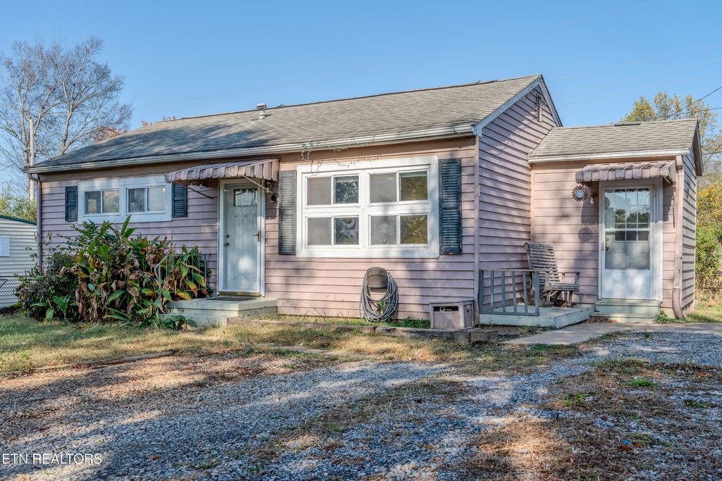 Photo of 2313 Grove St, Maryville, TN 37804 (MLS # 1319821)