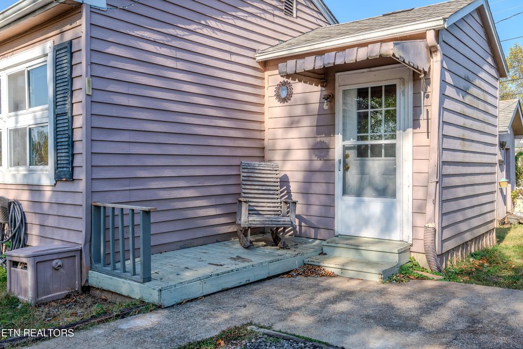 Photo of 2313 Grove St, Maryville, TN 37804 (MLS # 1319821)