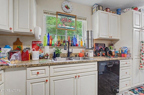 Tiny photo for 324 Fenway Drive, Pigeon Forge, TN 37863 (MLS # 1350066)