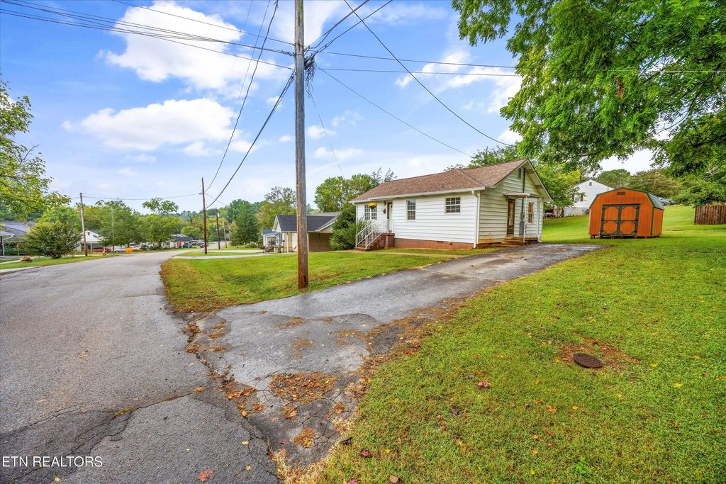 Photo of 104 Sanford Lane, Oak Ridge, TN 37830 (MLS # 1316488)