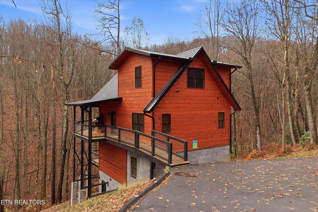 Photo of 1104 Laddie Buck Lane, Gatlinburg, TN 37738 (MLS # 1322807)