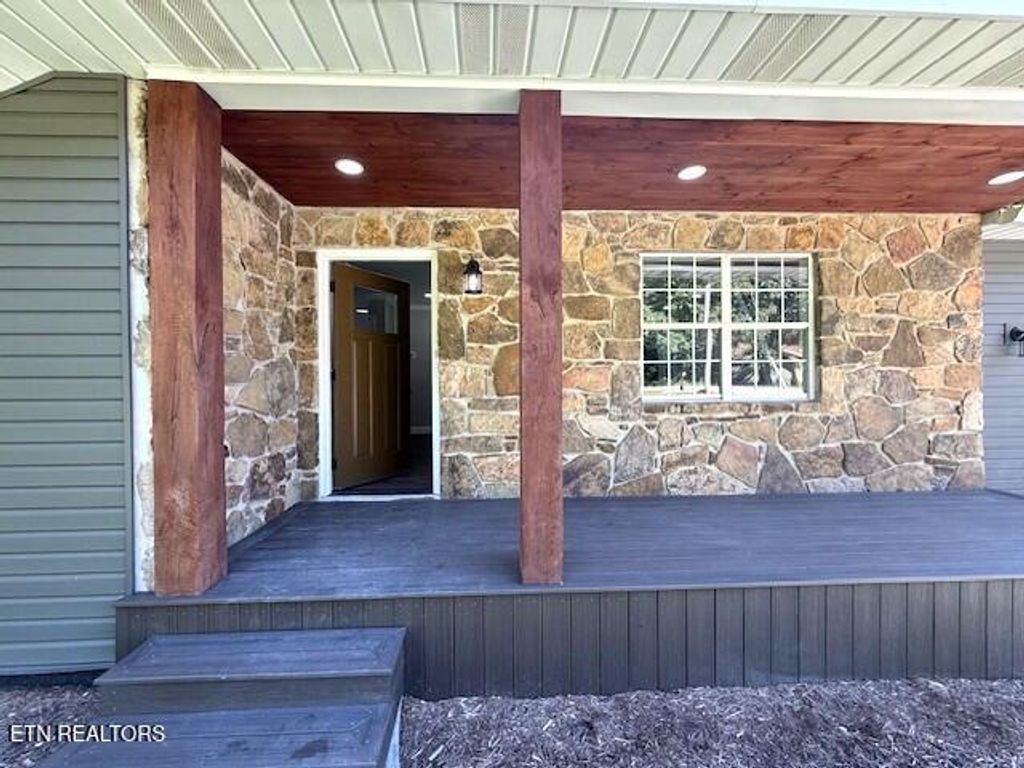 Photo of 506 Snead Drive, Crossville, TN 38558 (MLS # 1314664)