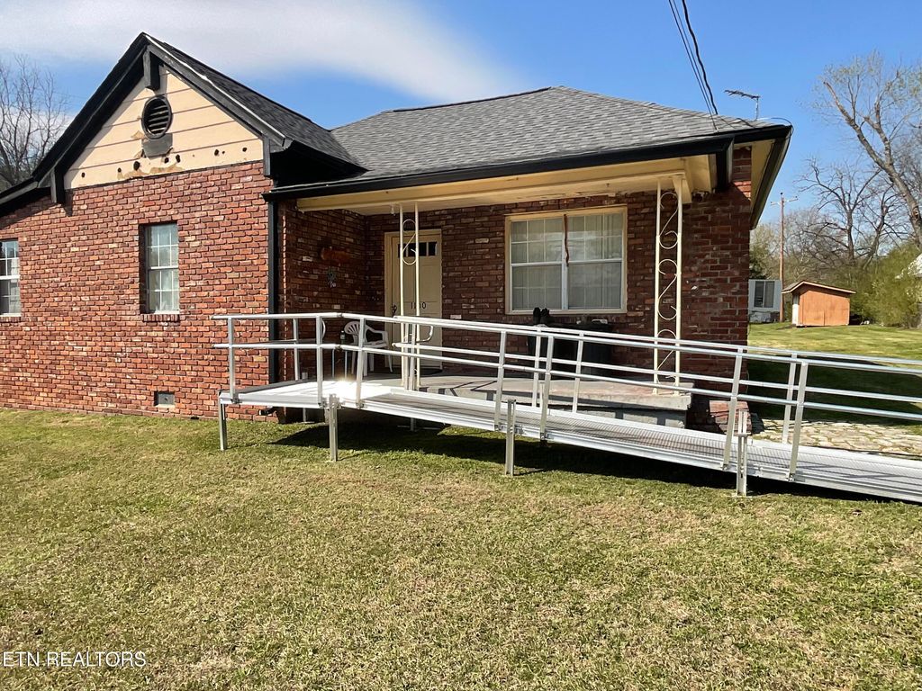 Photo of 1100 8Th St, Etowah, TN 37331 (MLS # 1333763)