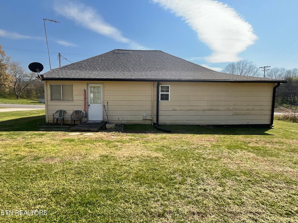 Photo of 1100 8Th St, Etowah, TN 37331 (MLS # 1333763)