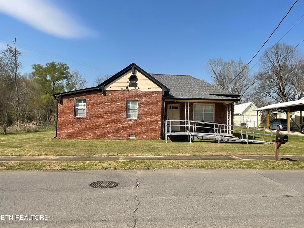 Photo of 1100 8Th St, Etowah, TN 37331 (MLS # 1333763)