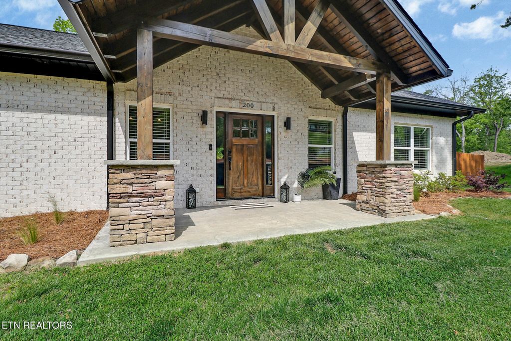 Photo of 200 Easter St, Harriman, TN 37748 (MLS # 1339987)