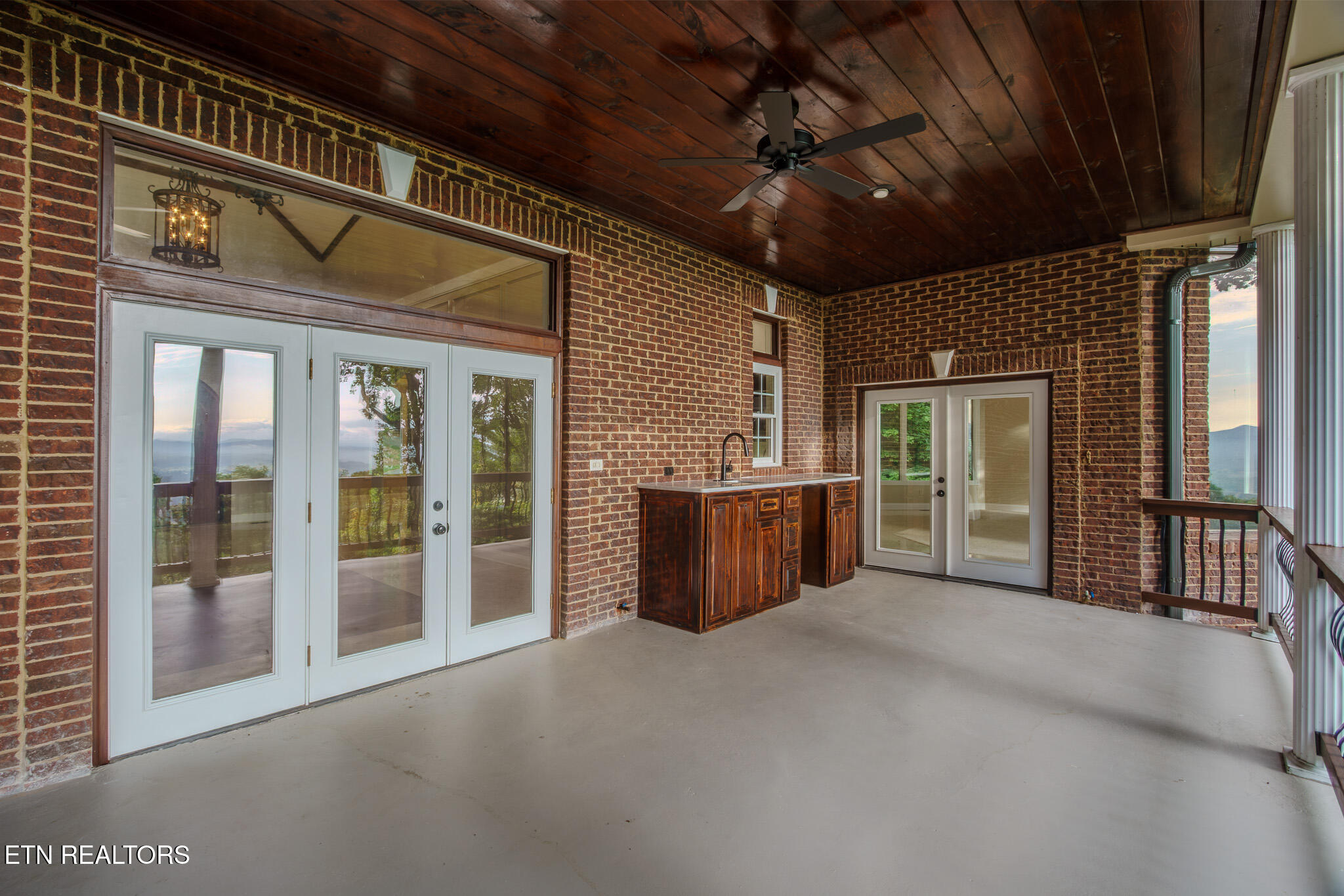 431 Thomas Loop Rd