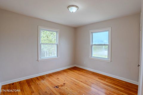 Tiny photo for 301 S Mary St, Knoxville, TN 37914 (MLS # 1317864)