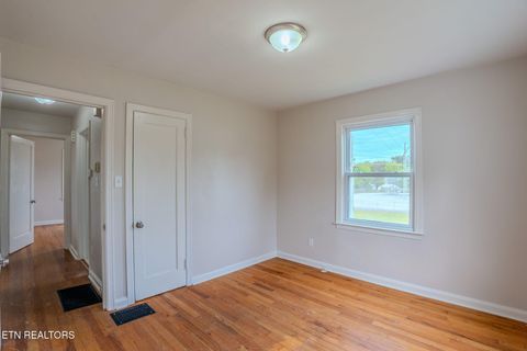 Tiny photo for 301 S Mary St, Knoxville, TN 37914 (MLS # 1317864)