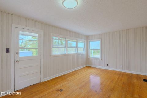 Tiny photo for 301 S Mary St, Knoxville, TN 37914 (MLS # 1317864)