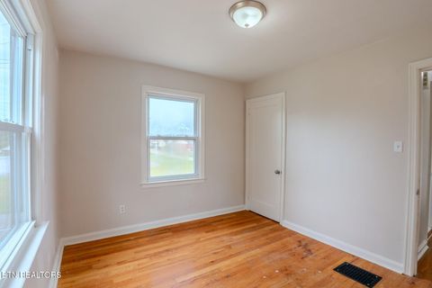 Tiny photo for 301 S Mary St, Knoxville, TN 37914 (MLS # 1317864)