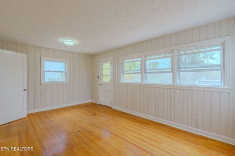 Tiny photo for 301 S Mary St, Knoxville, TN 37914 (MLS # 1317864)